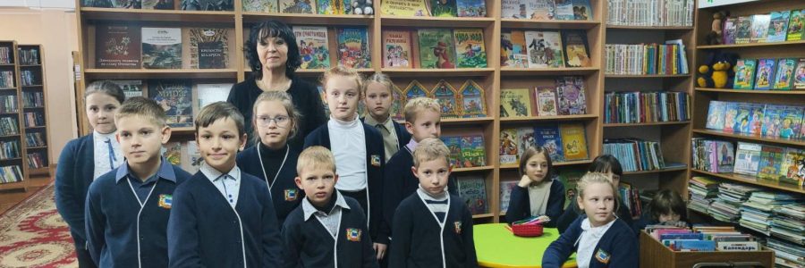 Сегодня в центральной районной библиотеке имени Е.Янищиц состоялось мероприятие для учащихся ГУО “Молотковичская средняя школа”.